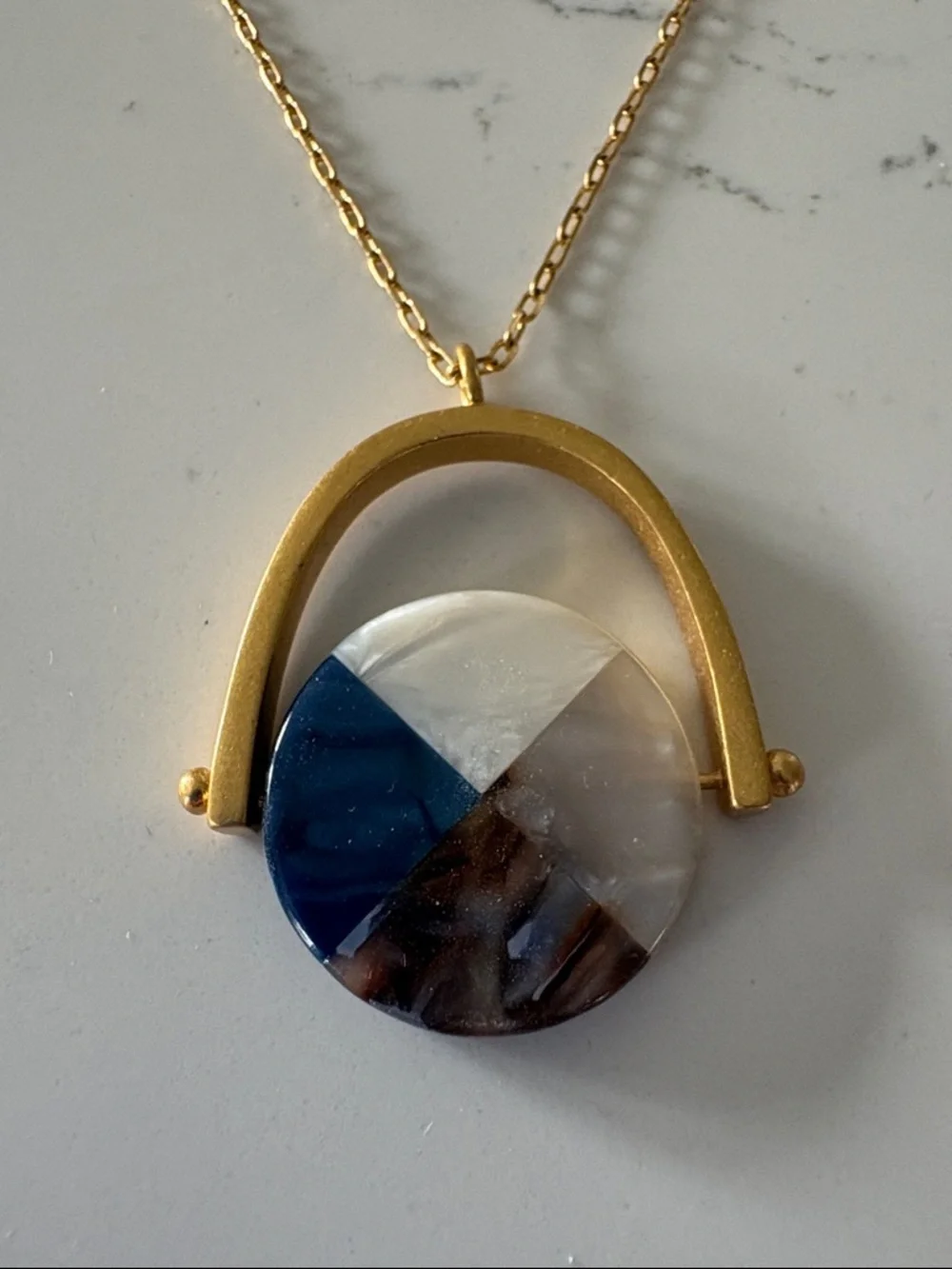 Madewell Pendant Necklace with Blue and White Resin Disc - Picture 2 of 3